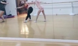 凉亭跳舞吃瓜视频大全