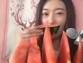声控博主吃小瓜的视频,趣味视频引网友热议