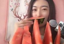 声控博主吃小瓜的视频,趣味视频引网友热议