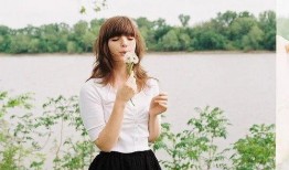 吃瓜人拍照视频姿势下载,视频中的趣味瞬间