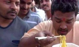 筷子叔吃瓜的视频