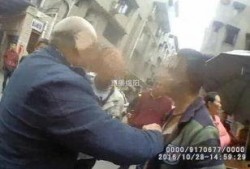 打架吃瓜被误伤视频,吃瓜群众意外受伤，网络暴力事件引深思