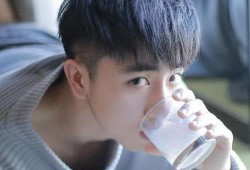 阳光男孩和阳光男孩吃瓜视频原版,一场欢乐的吃瓜盛宴