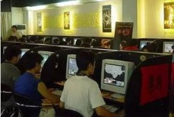 大学生在网吧吃瓜视频,揭秘大学生网络生活现状