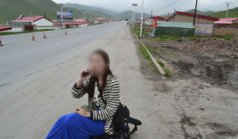 吃瓜少女搭车视频,搭车视频引发网友热议