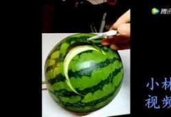 吃巨大哈密瓜视频,一睹巨型哈密瓜的震撼风采