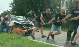 老外翻车吃瓜视频,笑料百出引人捧腹