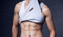 吃瓜网红腹肌男视频,揭秘健身达人日常