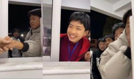 学生围观吃瓜视频在线观看,学生围观吃瓜视频现象解析