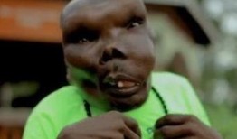 丑脸吃瓜特效怎么做的视频,视频教程全解析