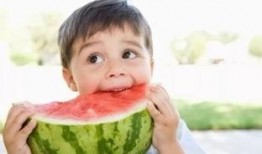 小孩吃瓜换脸视频播放大全,瓜果换脸趣味视频集锦