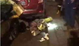 两个大爷吃瓜原视频,两位大爷的欢乐吃瓜瞬间