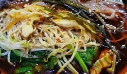 追追不麻瓜吃麻辣烫视频,追追不麻瓜带你领略地道美食魅力