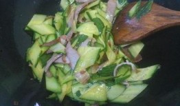 什么瓜可以炒腊肉吃呢视频,用哪种瓜炒腊肉，风味独特！