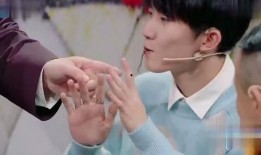 马嘉祺吃瓜的样子视频,萌态十足，网友直呼“太可爱”