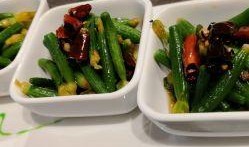 咋样吃小乳瓜好吃呢视频,视频教你如何吃出最佳口感