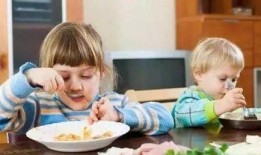 爸妈吃瓜孩子心声视频,揭秘亲子互动中的甜蜜与矛盾