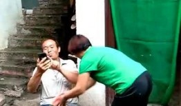 边吃瓜边看直播的视频,揭秘网络直播背后的精彩瞬间