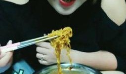 三人吃瓜挑战视频大全,趣味视频大盘点，笑料连连欢乐多