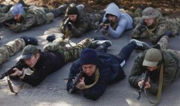 国外罪犯前线吃瓜视频,前线吃瓜视频曝光狱内百态