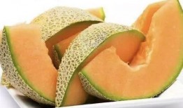 小螃蟹吃哈密瓜视频,小螃蟹的哈密瓜美食之旅