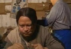 傻儿师长吃瓜视频在线观看,趣味横生的搞笑瞬间