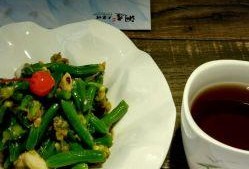 咋样吃小乳瓜好吃呢视频,视频教你如何吃出最佳口感