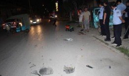 车祸撞人众人吃瓜视频,围观群众吃瓜视频引发热议