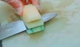 哈密瓜怎么切拿着吃视频