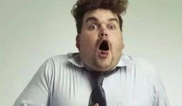 吃瓜超人打嗝视频,萌态十足引网友爆笑