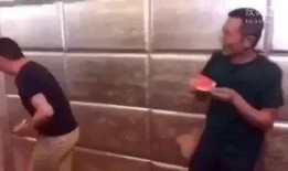 吃瓜比赛视频搞笑,吃瓜比赛视频，笑果连连，瓜农们欢乐竞技