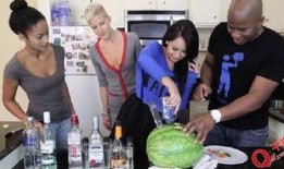 外国人的吃瓜视频,揭秘全球奇闻异事