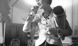 老太吃瓜视频,揭秘网络热点的背后故事