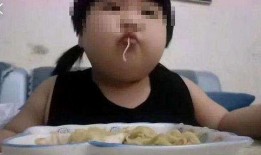 带货搞笑视频女孩吃瓜,女孩吃瓜搞笑视频，带你领略欢乐时光