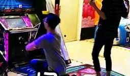 舞台女生跳舞视频吃瓜,揭秘舞台女生跳舞视频背后的吃瓜故事