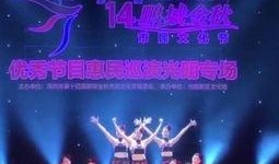 舞台女生跳舞视频吃瓜,揭秘舞台女生跳舞视频背后的吃瓜故事