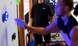 断腿男网红吃瓜视频