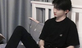 马嘉祺吃瓜的样子视频,萌态十足，网友直呼“太可爱”