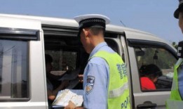 临港交警吃瓜事件视频播放,视频曝光引发网友热议