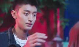 吃瓜两个帅哥视频,两位帅哥的甜蜜互动瞬间