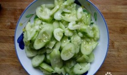 吃黄瓜和红瓜的视频,美味对决，营养大揭秘