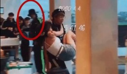 江苏周扬青吃瓜事件视频,揭秘背后真相与争议