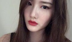 抖音网红写字女神吃瓜视频,趣味横生，字迹间尽显幽默风趣