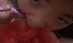 小孩吃瓜场面视频大全,宝宝吃瓜欢乐瞬间大盘点