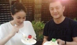 李亚鹏吃瓜王菲视频播放,视频播放量爆表，网友热议不断