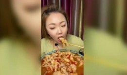 吃无骨鸡瓜小姐姐视频,小姐姐的创意烹饪秀