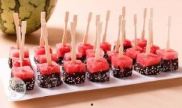 吃瓜吃巧克力的视频素材,揭秘吃瓜吃巧克力的独特魅力