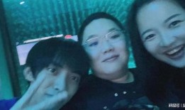 美女吃瓜网红事件视频,揭秘网络红人的争议瞬间